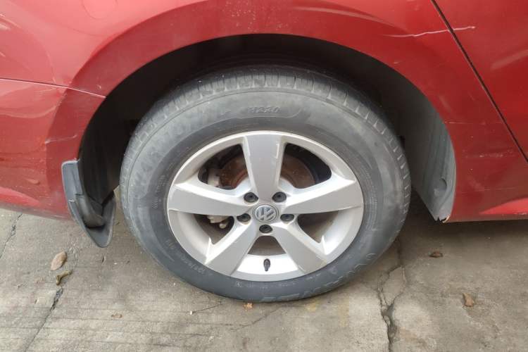 Used Volkswagen Lavida 2015 1.6L Automatic Fashion Edition Exterior 5