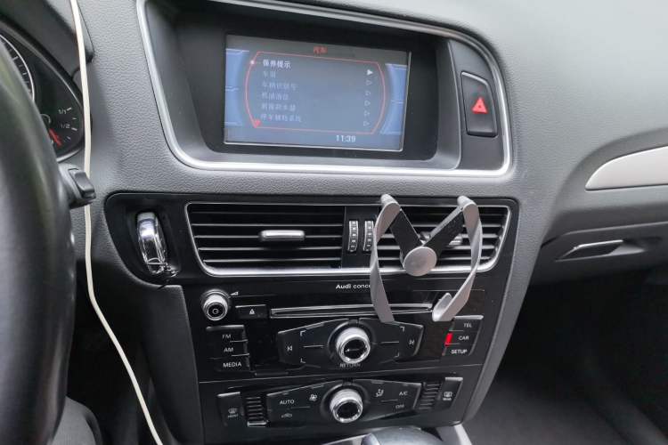 Used Audi Q5 2015 40 TFSI Trendy Edition Audio And AC Panel