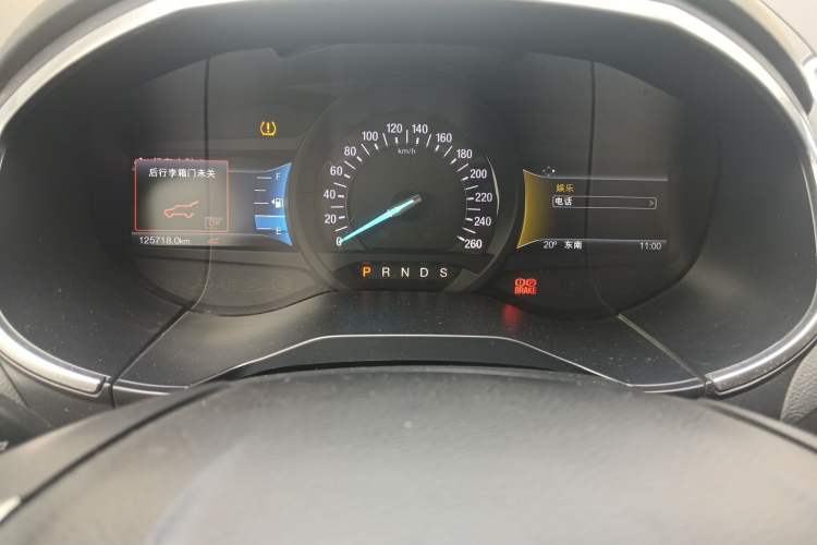 Used Ford Edge 2015 2.0T GTDi Two-Wheel-Drive High-Line Version
