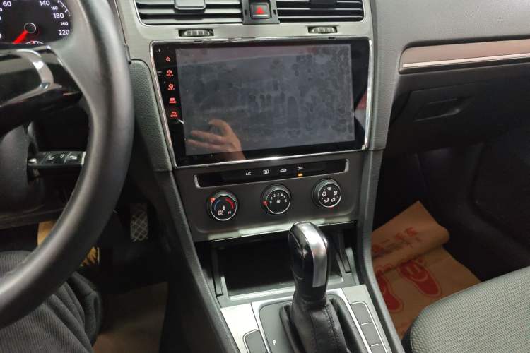 Used Volkswagen Golf 2016 230TSI Automatic Comfort Version
