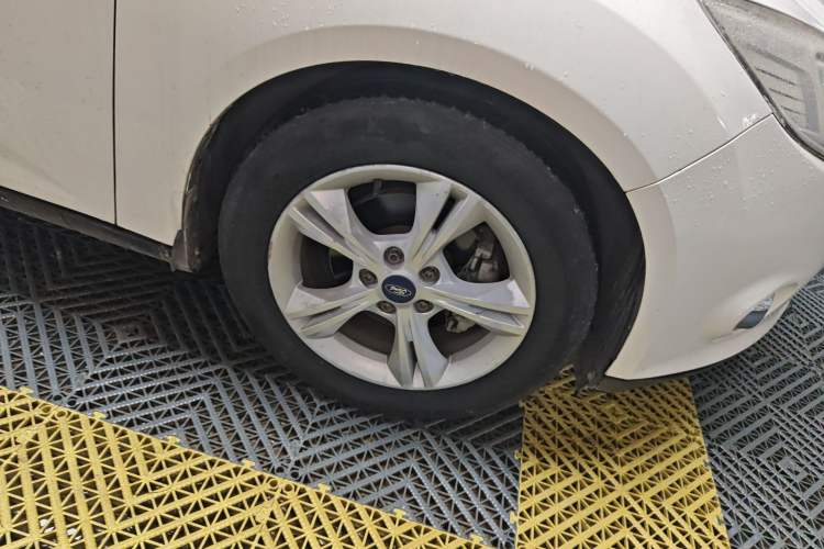 Used Ford Focus 2012 Sedan 1.6L Automatic Fashion Edition