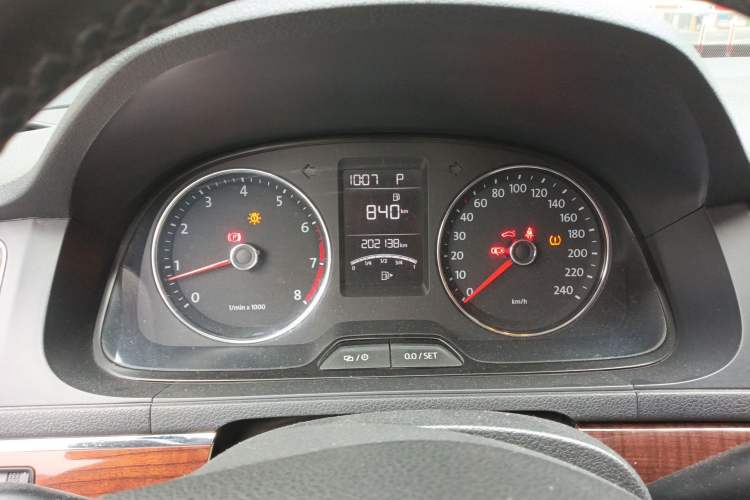 Used Volkswagen Lavida 2013 Revised Version 1.6L Automatic Luxury Edition Instrument Cluster