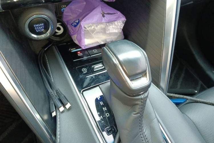 Used Toyota Harrier 2022 2.0L CVT Two-Wheel Drive Deluxe Edition