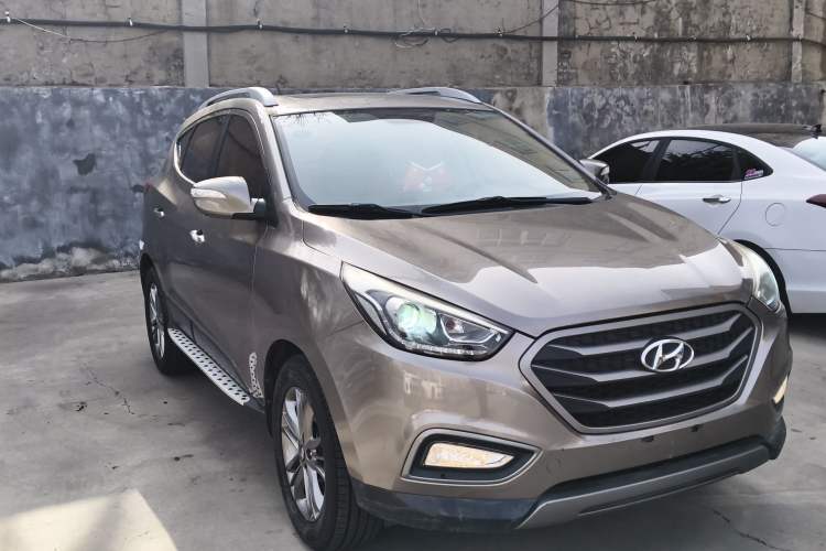 Used Hyundai ix35 2013 2.0L Automatic Two-Wheel Drive Smart GLS China IV Standard Front Right 45 Deg