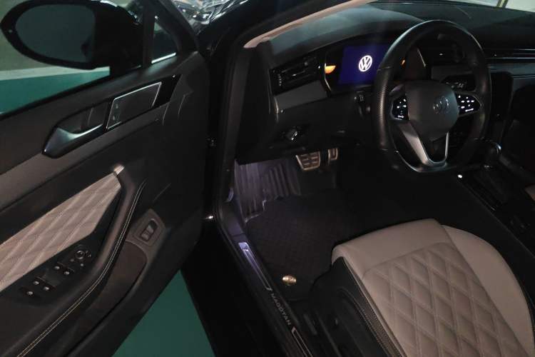 Used Volkswagen Magotan 2025 Zhongxiang Model 280TSI DSG Luxury Version