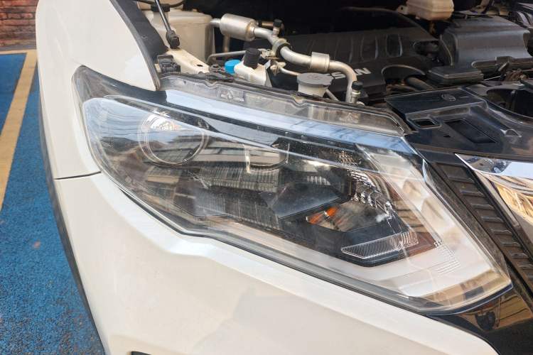 Used Nissan X-Trail 2019 2.0L CVT Smart Connect Comfort Edition 2WD Right Front Headlight