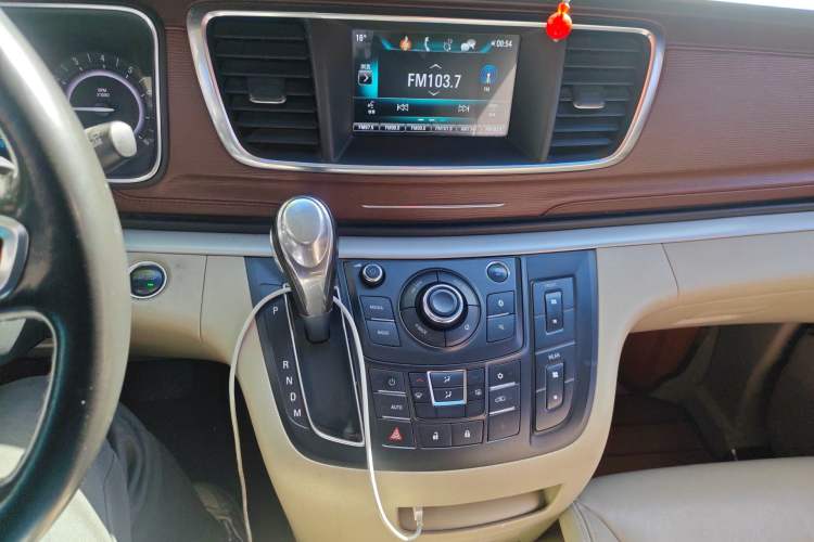 Used Buick GL8 2018 28T Luxury Model China VI Standard Audio And AC Panel