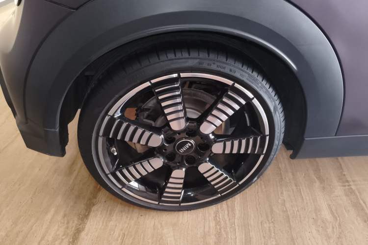 Used MINI 2023 Updated 2.0T COOPER S Artist Right Rear Wheel Hub