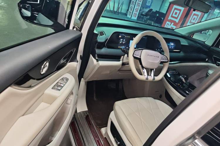 Used FORTHING Xinghai V9 2024 1.5TD 200km Chinese Knot Series Luxury Version
