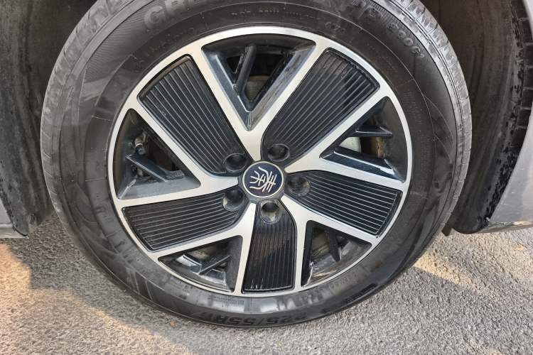 Used BYD Qin L 2024 DM-i 120KM Leading Model Right Front Wheel Hub