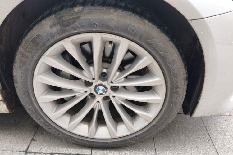 Used BMW 5 Series 2019 530Li Leading Model Luxury Package Right Front Wheel Hub