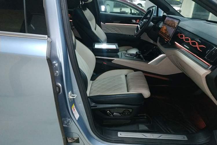 Used BYD Tang New Energy 2022 EV 635 km All-Wheel-Drive Flagship Model
