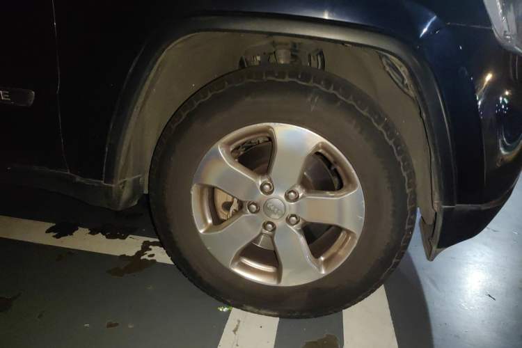 Used Jeep Grand Cherokee 2011 3.6L Luxury Edition
