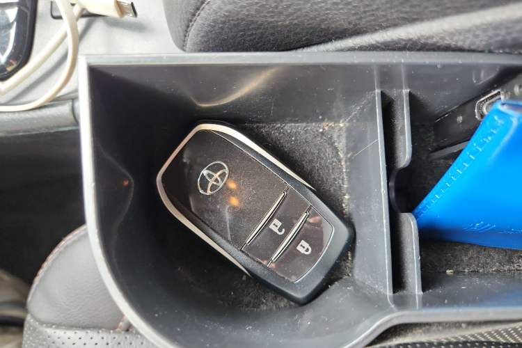 Used Toyota Highlander 2018 2.0T Two-Wheel-Drive Luxury Edition 7 Seats Emission Standard China V
