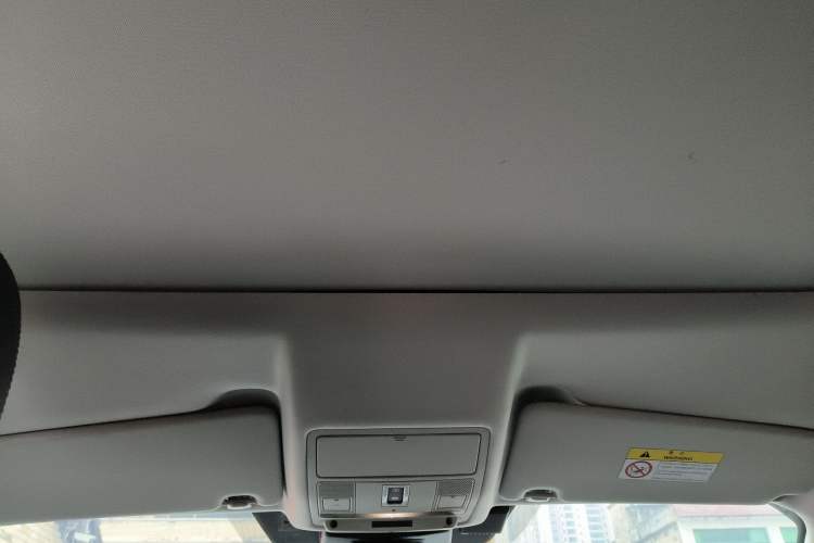 Used Land Rover Discovery Sport 2019 240 PS SE Dynamic Version China VI Standard
