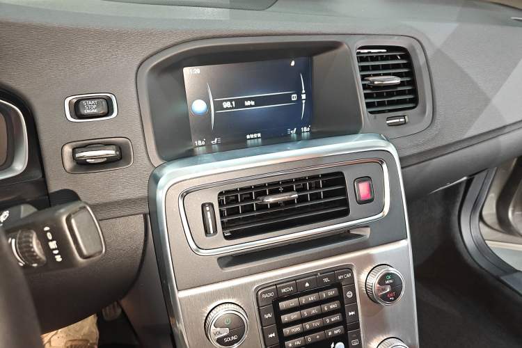 Used Volvo S60 2015 S60L 2.0T Zhiyuan Edition