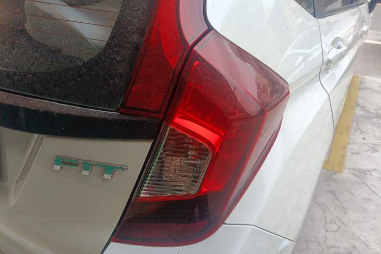 Used Honda Fit 2016 1.5L LX CVT Comfort Model Right Rear Taillight