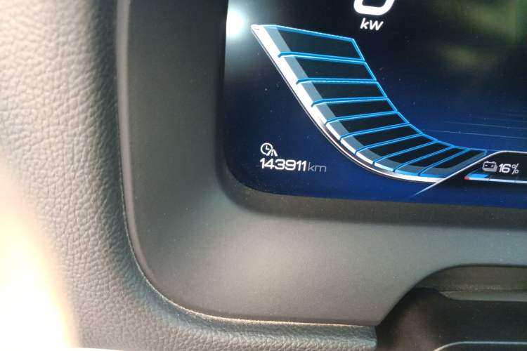 Used BYD Tang New Energy 2018 DM 2.0T All-Wheel Drive Smart Connectivity Luxury Model 7 Seats China V Emission Standard Odometer Close Up