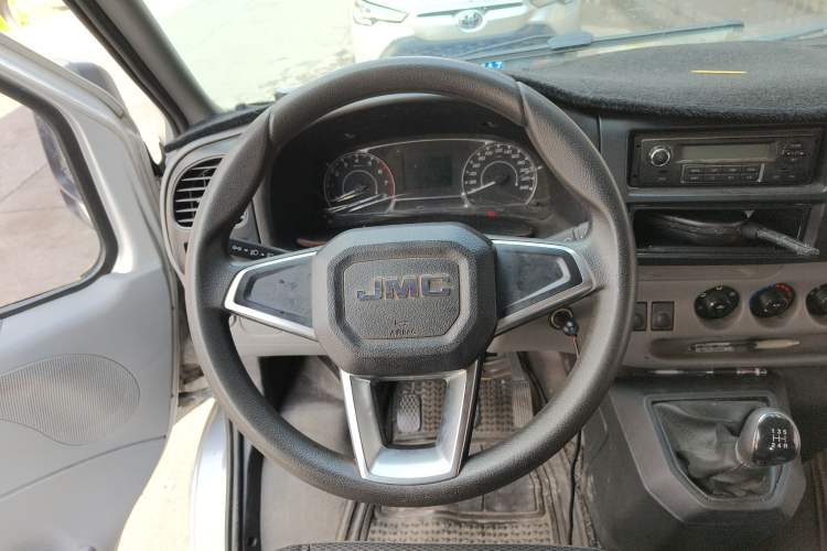 Used JMC Transit 2019 2.8T Commercial Version Short Wheelbase Mid-Roof 6-Seater China VI JX493