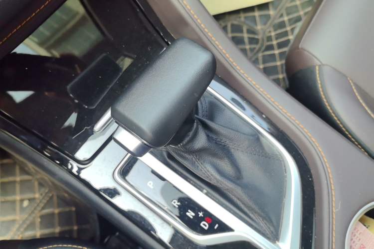 Used CHANGAN CS35PLUS 2019 1.6L Automatic CoolLink Edition Gear Lever