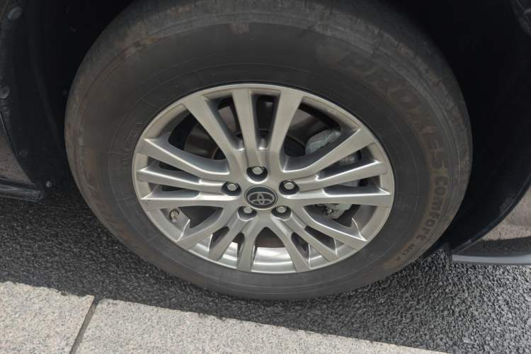 Used Toyota SIENNA 2023 2.5L Hybrid Comfort Edition Right Front Wheel Hub