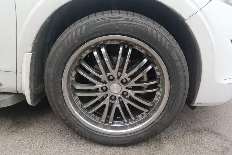 Used Honda Crosstour 2012 2.4L Luxury Edition Right Front Wheel Hub