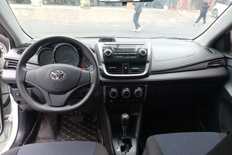 Used Toyota YARiS L Zhi Xuan 2016 Revised 1.5E CVT Charming Edition Center Console