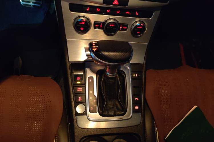 Used Volkswagen FAW-Volkswagen CC 2013 3.0 FSI V6 Gear Lever