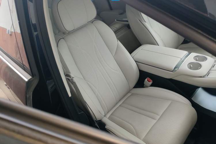 Used XPeng X9 2024 702 Ultra-Long Range Max
