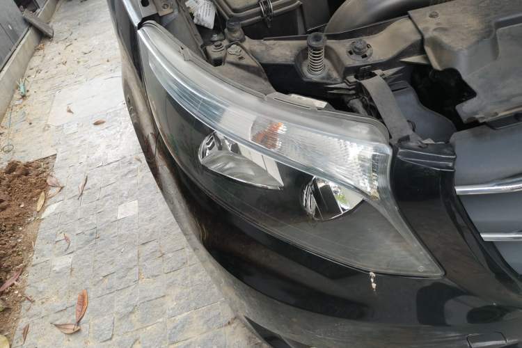 Used Mercedes-Benz Vito 2021 2.0T Elite Version 7 Seats Right Front Headlight