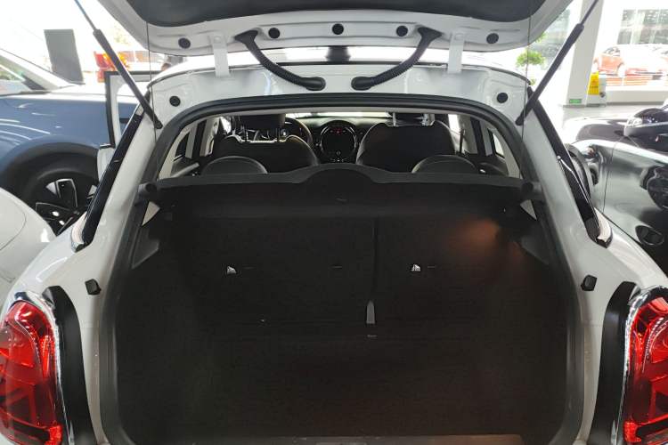 Used MINI 2023 Updated 1.5T COOPER Artist Five-Door Edition Trunk