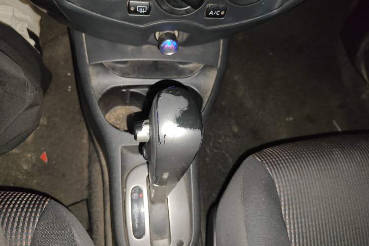 Used Nissan Livina 2010 JINRUI Edition 1.6L Automatic Standard Model Gear Lever