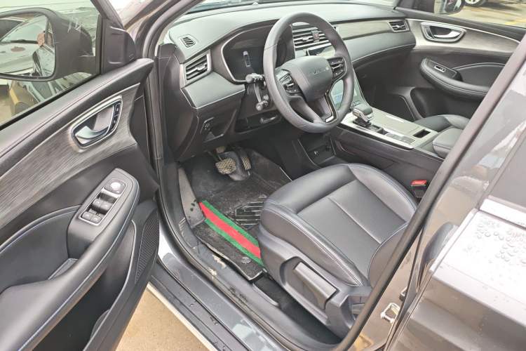 Used Roewe RX5 2023 PLUS 330TGI Automatic Trendsetting Smart Edition