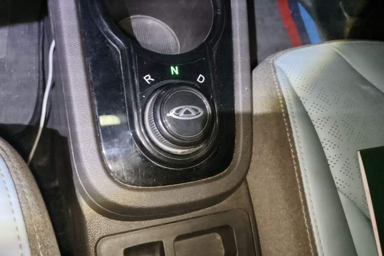 Used Chery QQ Little Ant 2022 Restyled Version Sweet Pink Edition Half-Sugar Version 30.6 kWh 30 kW 301 km Gear Lever