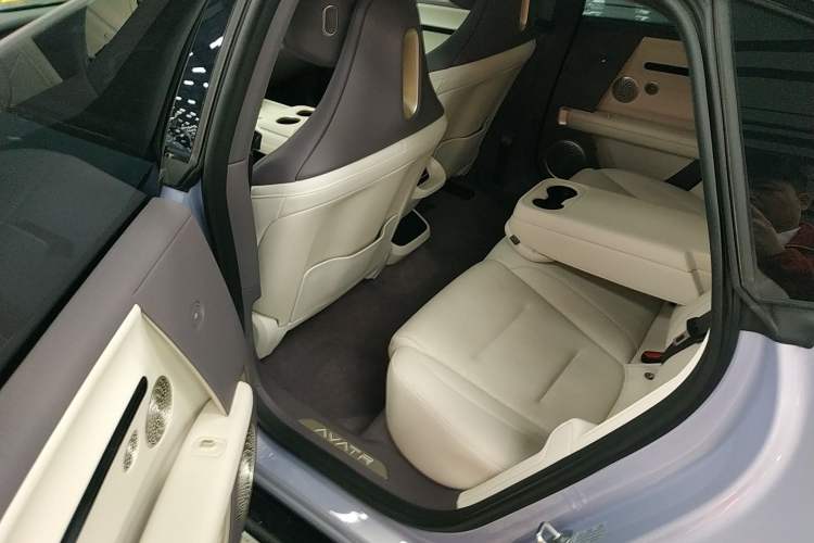 Used Avatr 06 2025 Pro Range-Extended Edition Left Rear Seat