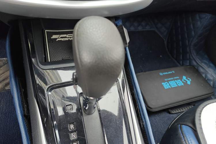 Used Nissan Tiida 2016 1.6L CVT Cool Dynamic Edition Gear Lever