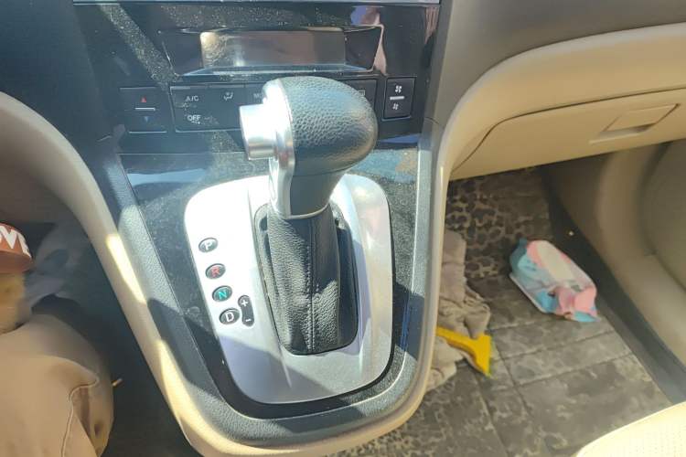 Used Haval H6 2013 Upgraded Model 2.4L Automatic Two-Wheel Drive Elite Version Gear Lever