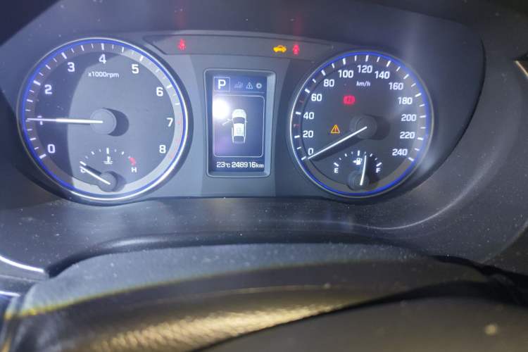 Used Hyundai Mistra 2016 1.8L Automatic Smart GLS Odometer Close Up