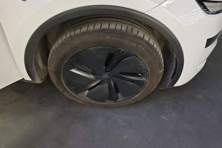 Used Tesla Model Y 2025 Updated Version Long-Range All-Wheel Drive Right Front Wheel Hub