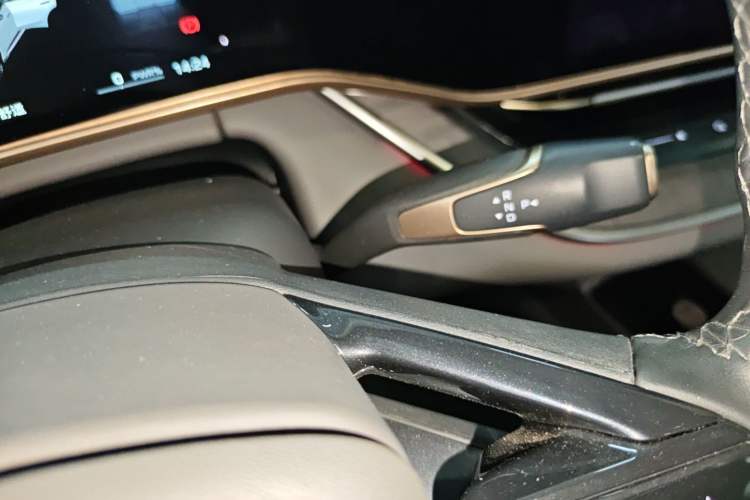 Used Hongqi Tiangong 08 2025 680 Ultra Four-Wheel-Drive Version Gear Lever