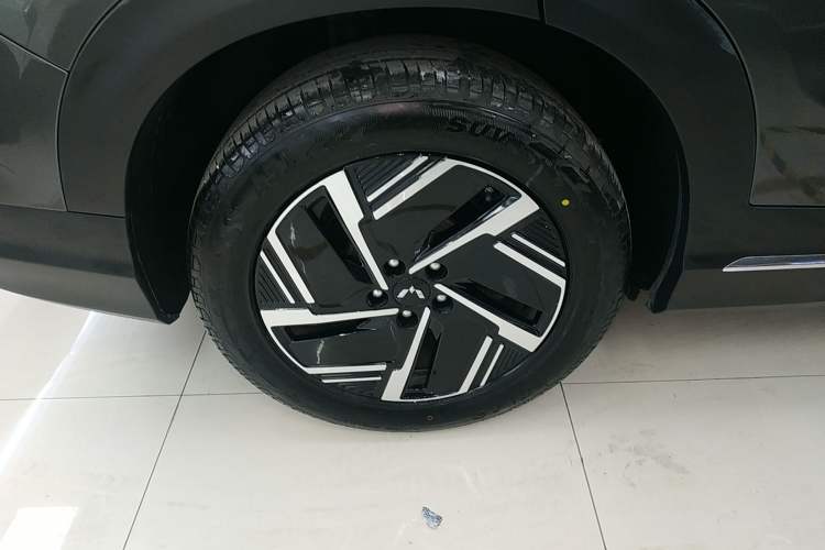 Used Wuling Xingguang S 2024 510 km Flagship Version Right Rear Wheel Hub