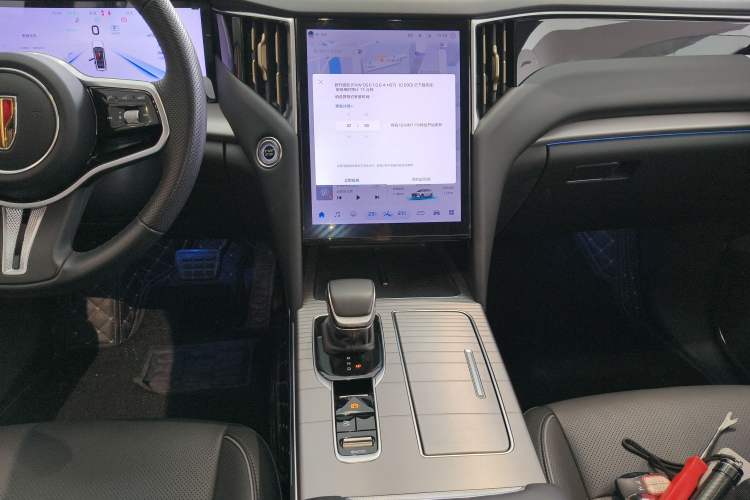 Used Hongqi HS7 PHEV 2024 2.0T PHEV Four-Wheel Drive Flagship Edition 6 Seats Audio And AC Panel