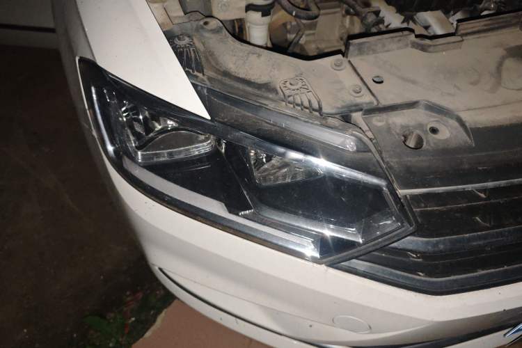 Used Volkswagen Bora 2016 1.6L Manual Comfort Model Right Front Headlight