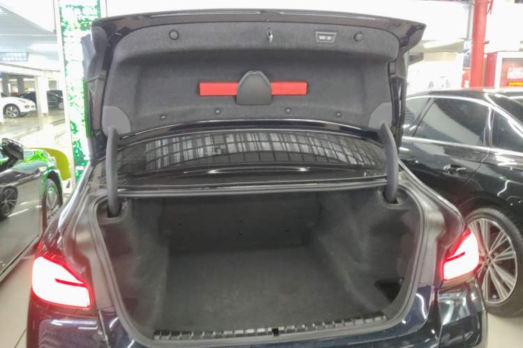 Used BMW 5 Series 2022 Restyled 530Li Leading Edition M Sport Package Trunk