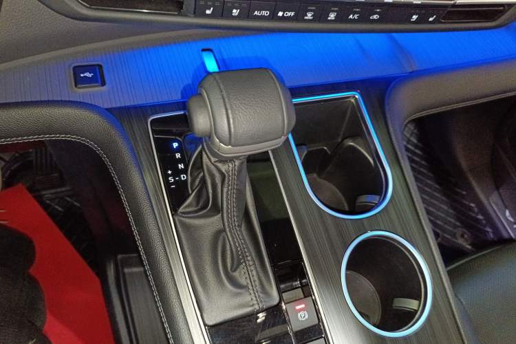 Used Toyota SIENNA 2023 2.5L Hybrid Deluxe Edition
