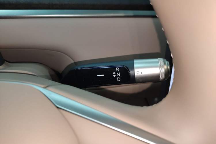 Used ONVO Luxeed L90 2025 Model—Ultra Six-Seater Version