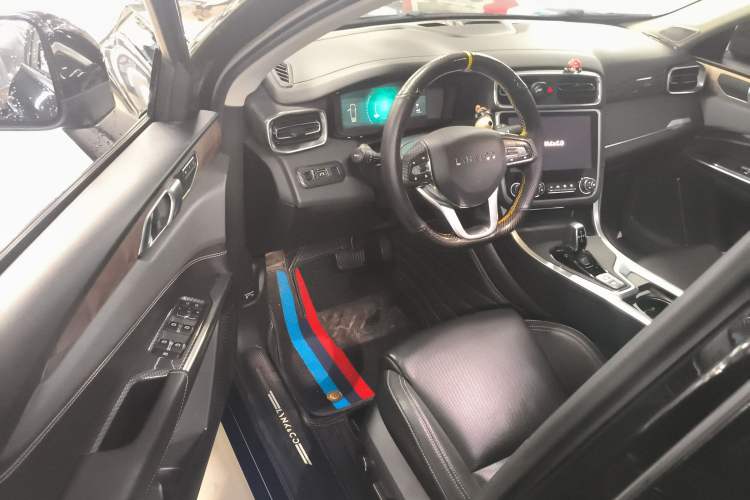 Used Lynk & Co 01 2019 2.0T Two-Wheel-Drive Pro Version China VI Standard