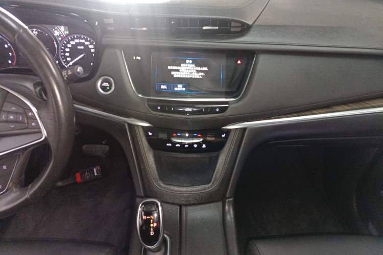 Used Cadillac XT5 2018 25T Luxury Model
