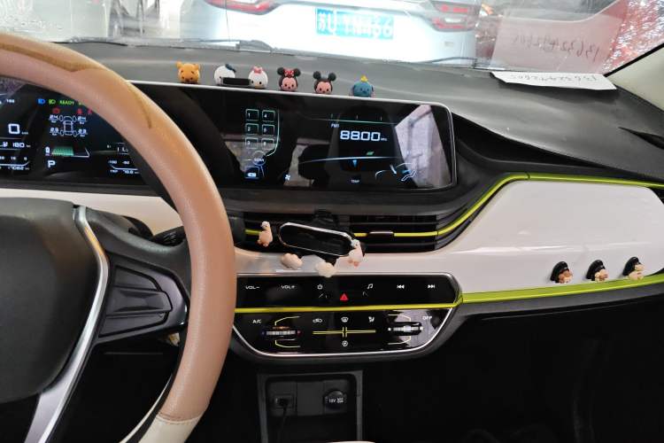 Used CHANGAN Benni E-Star 2022 Qingxin Edition Colorful Model Lithium-NMC Audio And AC Panel