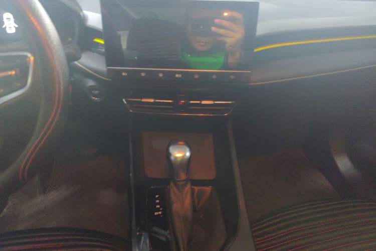 Used Roewe i5 2021 1.5L CVT Platinum Edition
